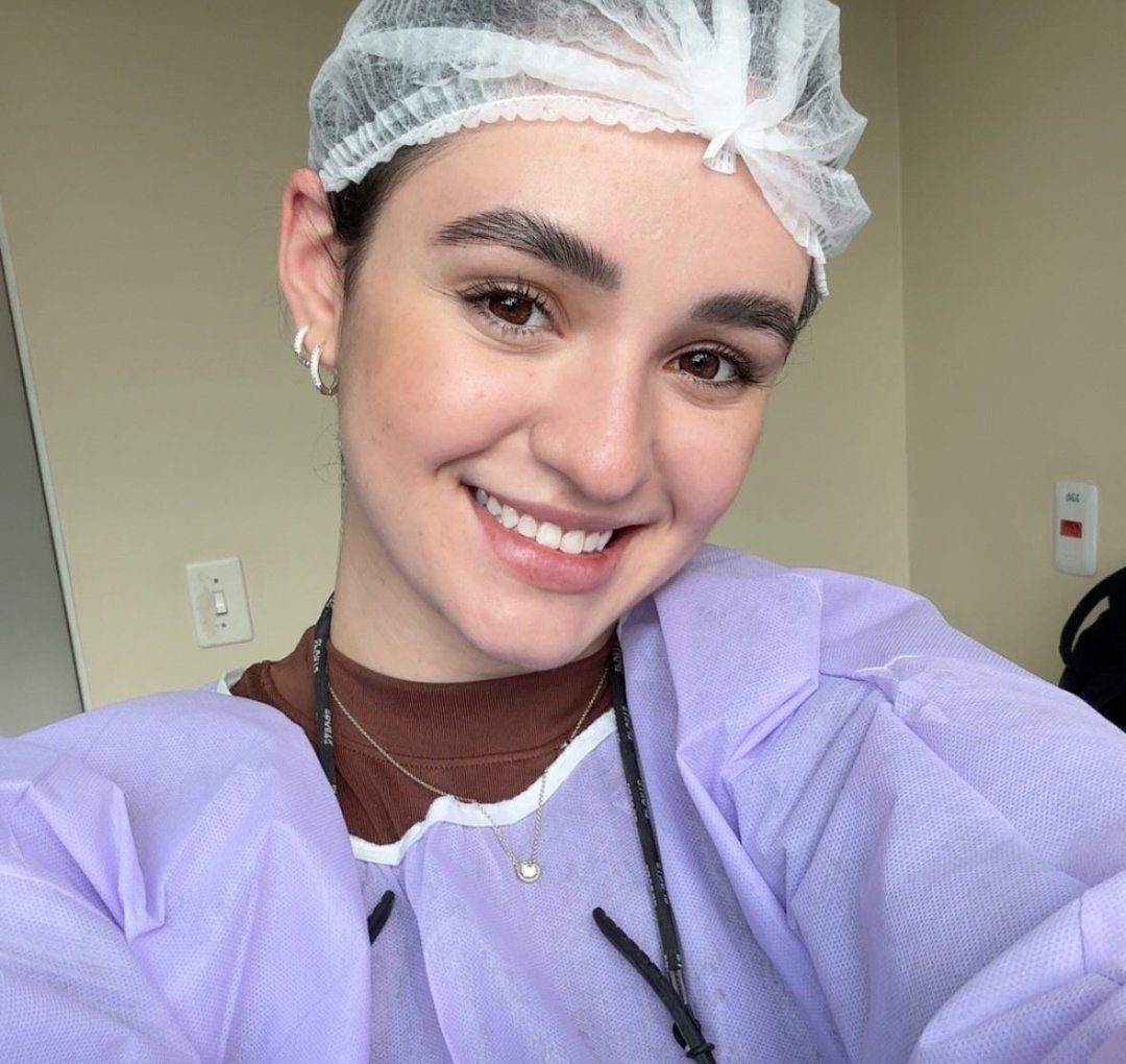 Dra. Gabriela no consultório